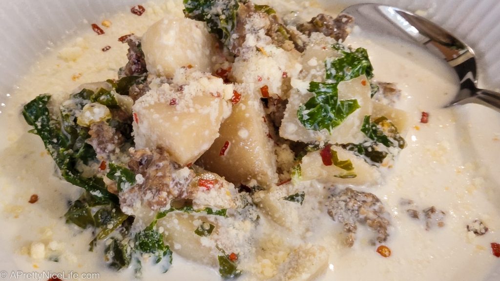Zuppa Toscana soup recipe (dupe of Olive Garden's Zuppa Toscana)